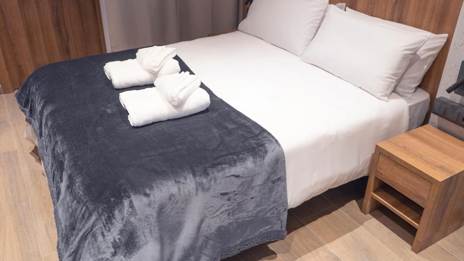 Monturiol Apartaments Барселона 0*,  Испания