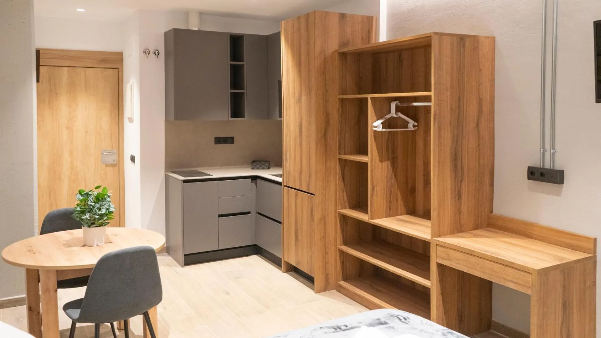 Апартаменты Monturiol Apartaments Барселона