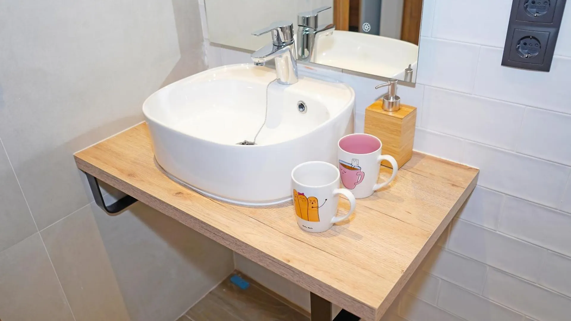 Monturiol Apartaments Барселона